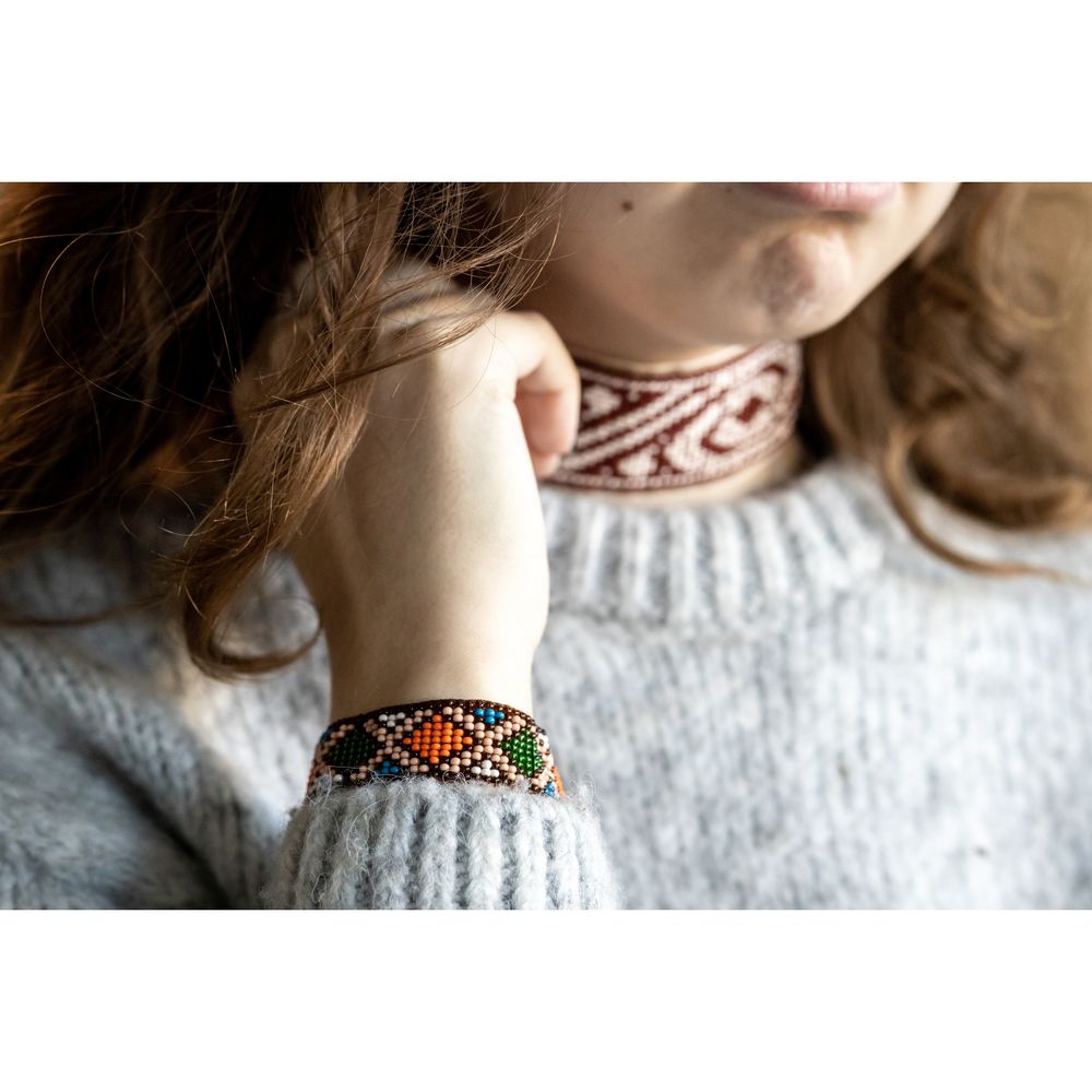 Bracelet made of beads with colored ornament, 18.5 cm 15902-maslova photo