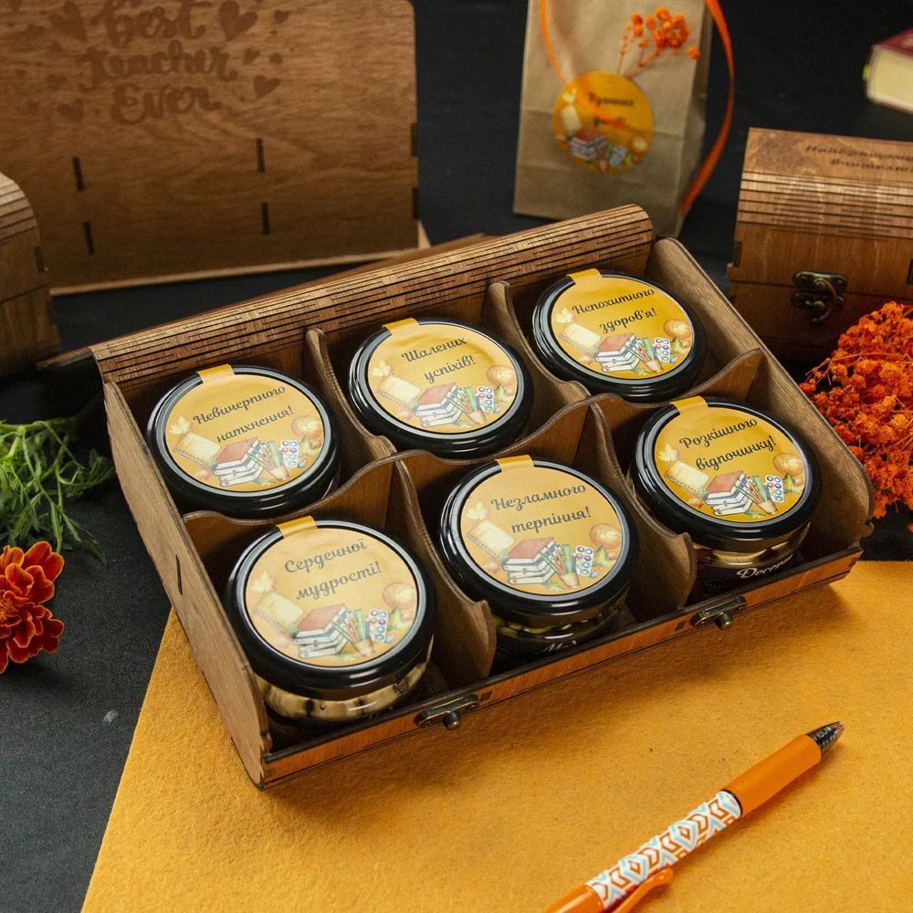 Gift box Teacher is a calling for 6 desserts FrontMed 12381-6-frontmed photo
