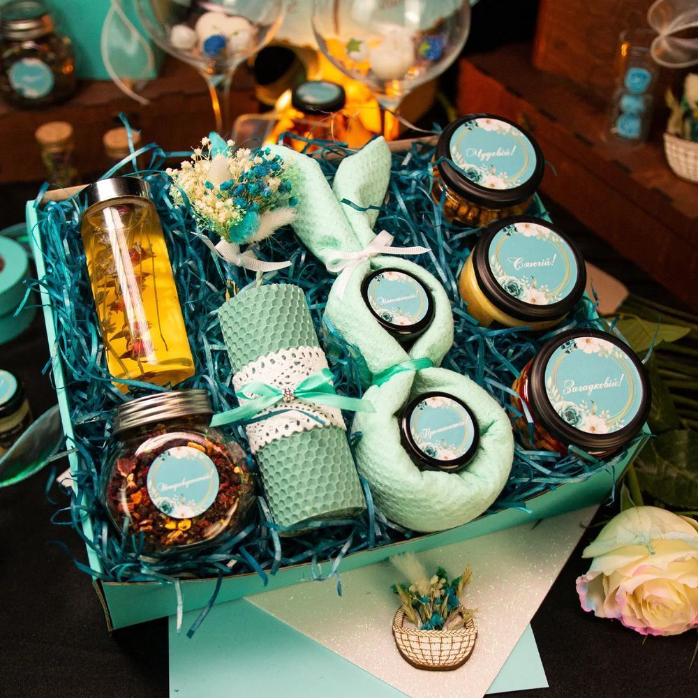 Gift box for mom Spring harmony for Ukrainian Women's Day FrontMed 12360-frontmed photo