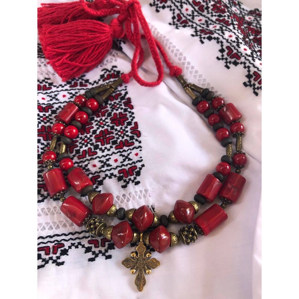 Coral necklace with abundant cross 12698-korali photo