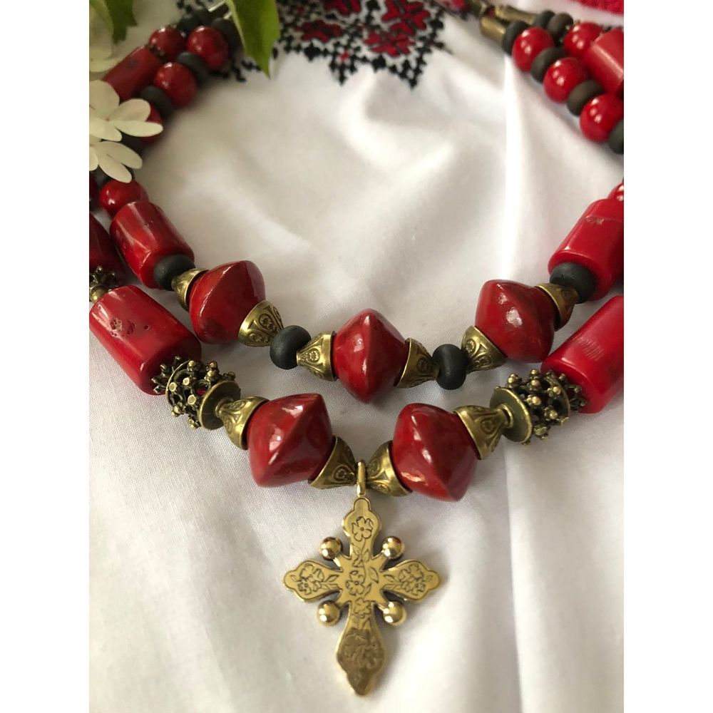 Coral necklace with abundant cross 12698-korali photo