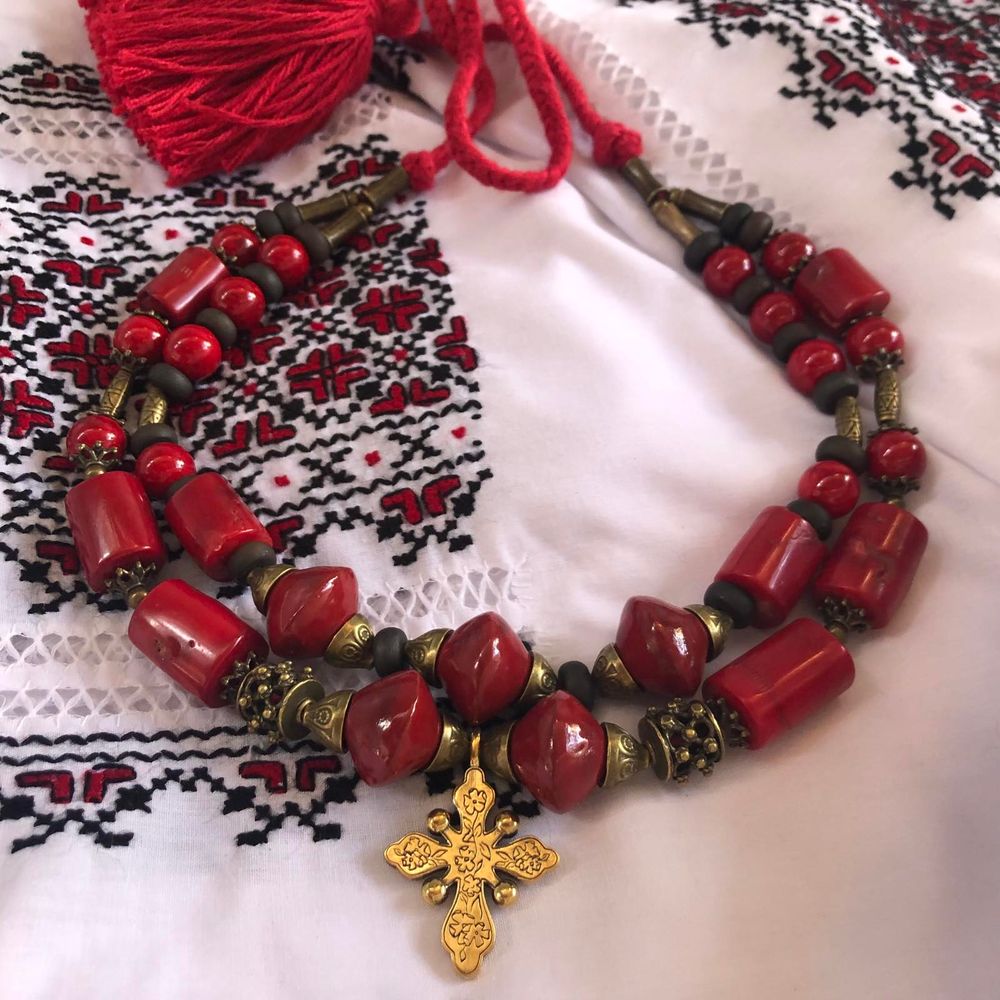 Coral necklace with abundant cross 12698-korali photo