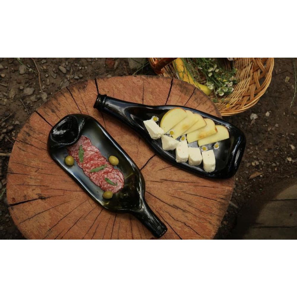 A drunk bottle plate for serving wine snacks and aesthetic table setting Wine Olive Lay Bottle 17268-lay-bottle photo