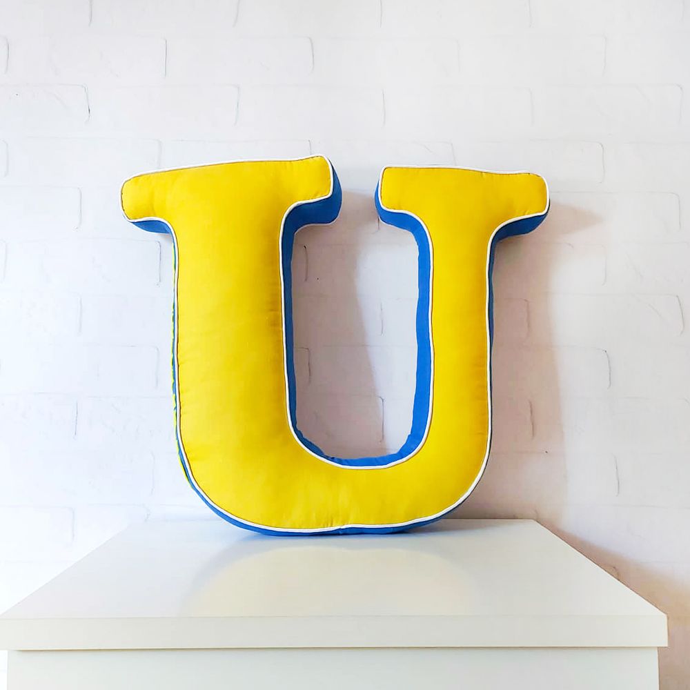 Подушка Літера U з написом "Ukraine" UDOLONI 35*35 см жовто-блакитна 9400 фото