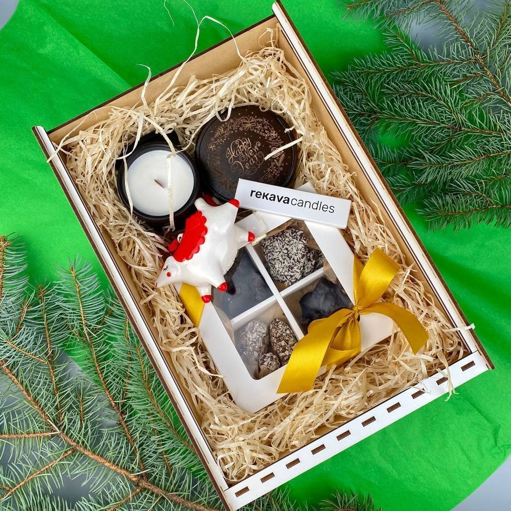 Святковий набір з Різвяною свічкою солодощами і ялинковою прикрасою ЦЕ КРАФТ 16127-itskraft фото Святковий набір з Різвяною свічкою солодощами і ялинковою прикрасою ЦЕ КРАФТ 16127-itskraft фото