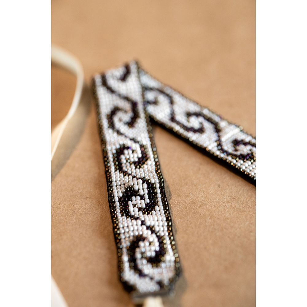Choker made of beads on a white thin ribbon with a black ornament, 1m20 cm, 15903-maslova photo