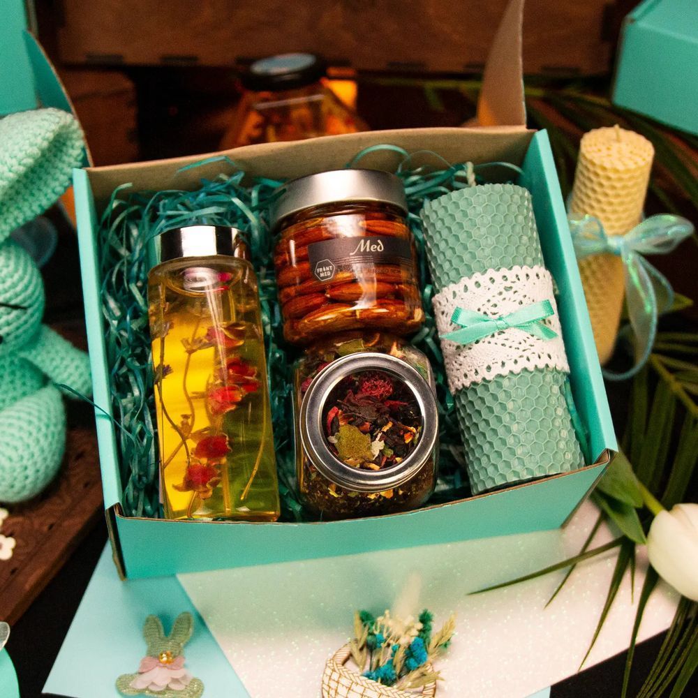 Gift set for a woman Spring inspiration for Ukrainian Women's Day FrontMed 12359-frontmed photo