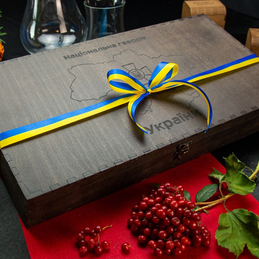 Gift set for the leader National Guard of Ukraine - an original gift for the leader - 18 desserts FrontMed 12412-18pcs-frontmed photo