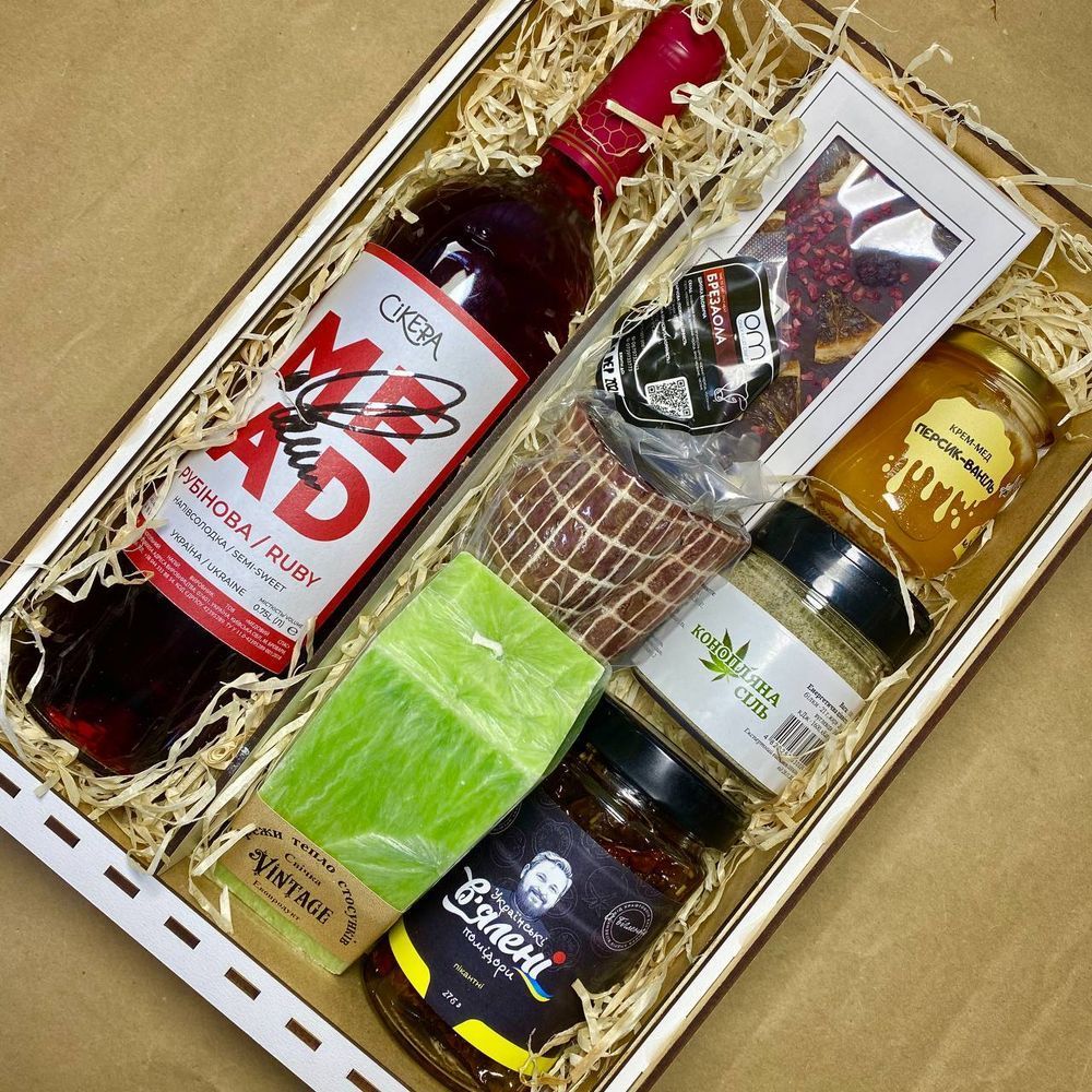 Корпоративний подарунок до Нового року з крафтових товарів 16032-cardboard-box-itskraft фото