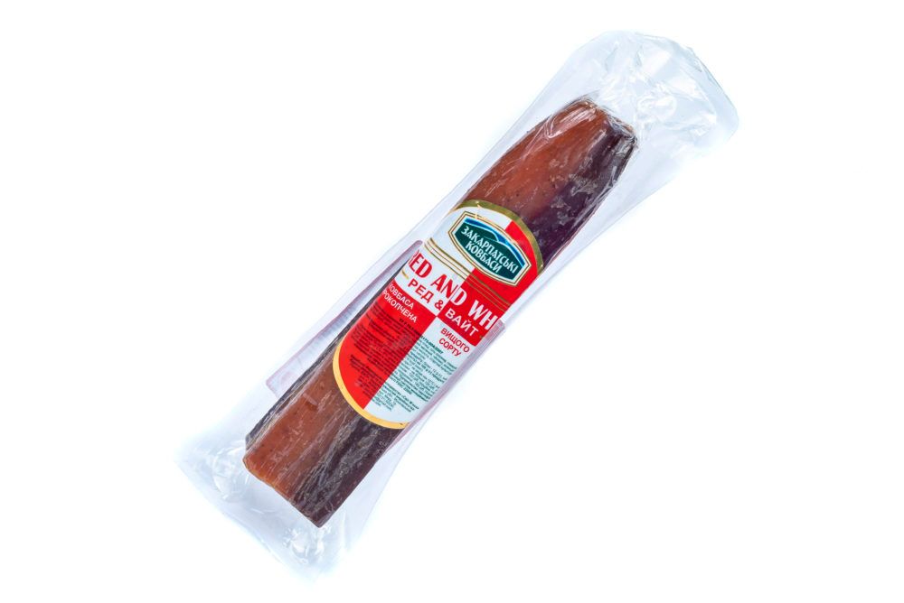Raw smoked pork and poultry sausage Red and White Transcarpathian sausages of the highest quality 3873 photo