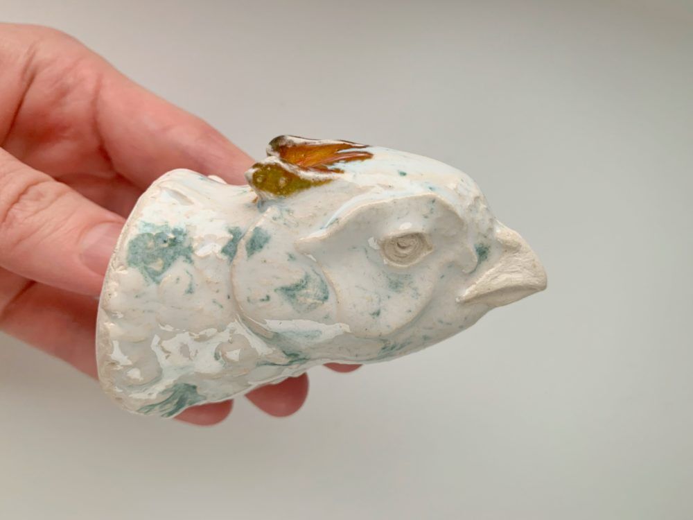 Гачок декоративний Пташка Нато Мікеладзе біла з золотим хохолком 4510 фото