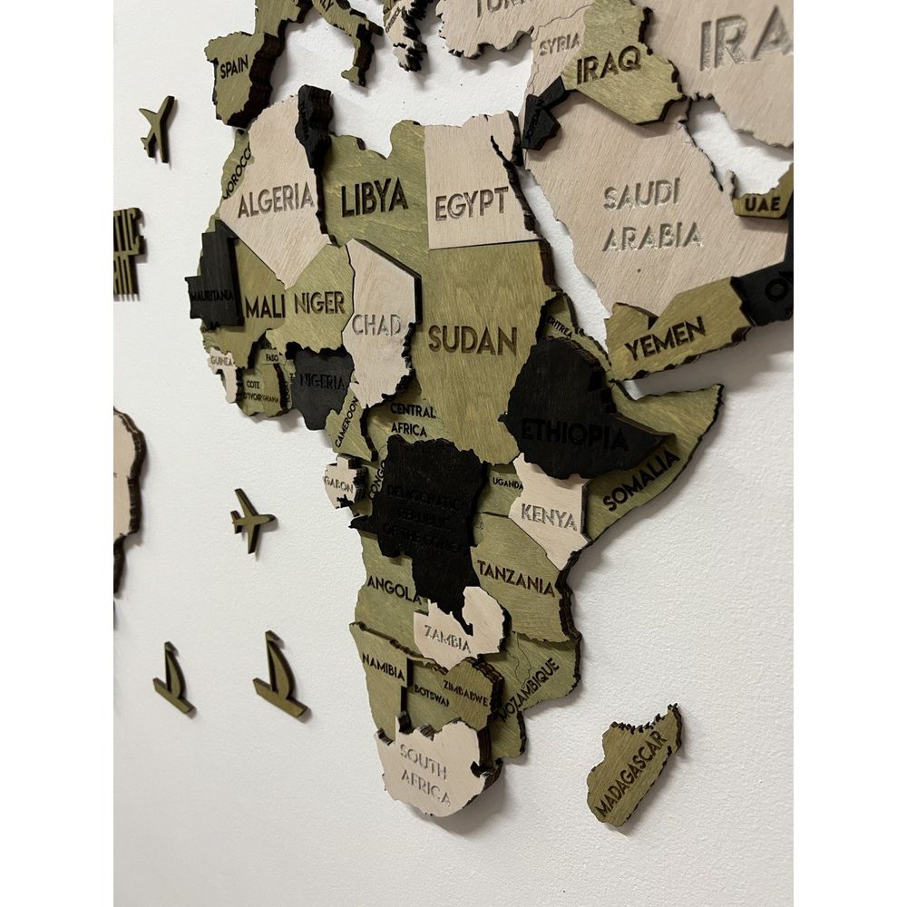 Wooden map of the world on the wall 10072-verde-100x60-factura photo