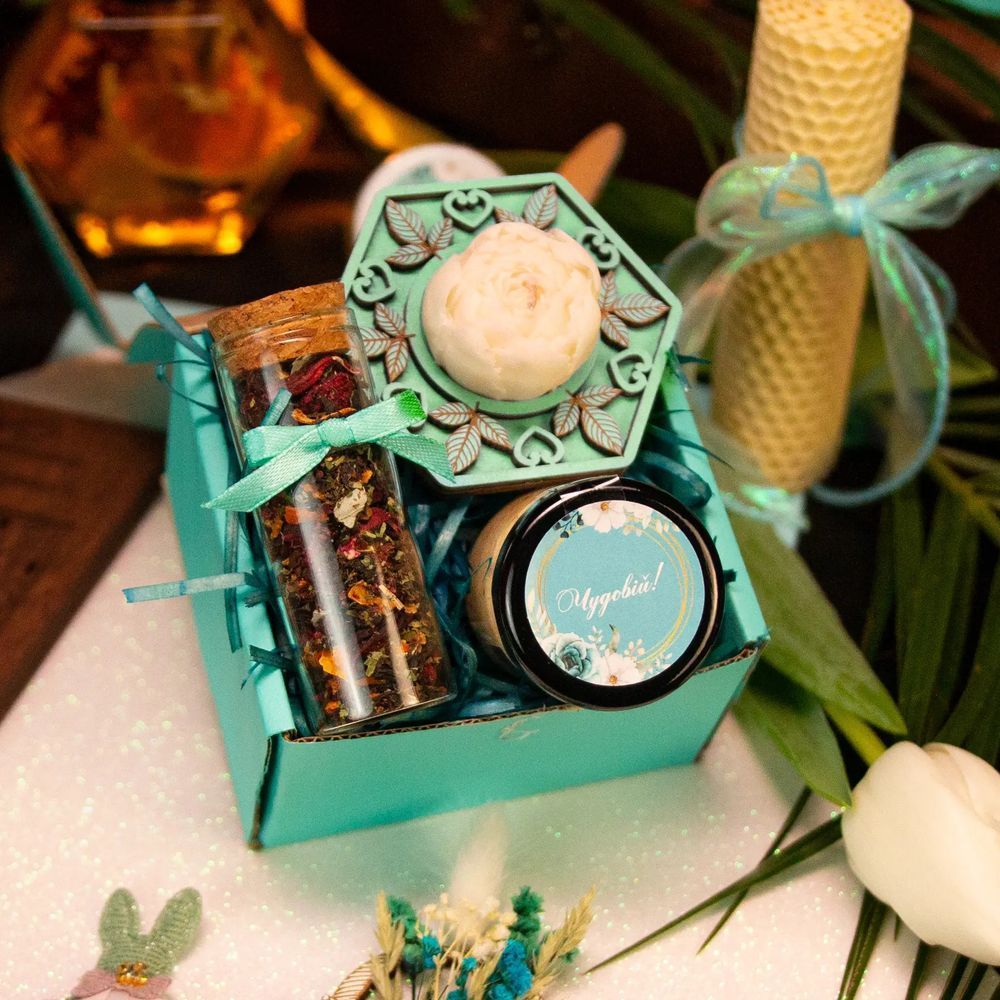 Compliment to a girl A moment of spring for Ukrainian Women's Day FrontMed 12357-frontmed photo