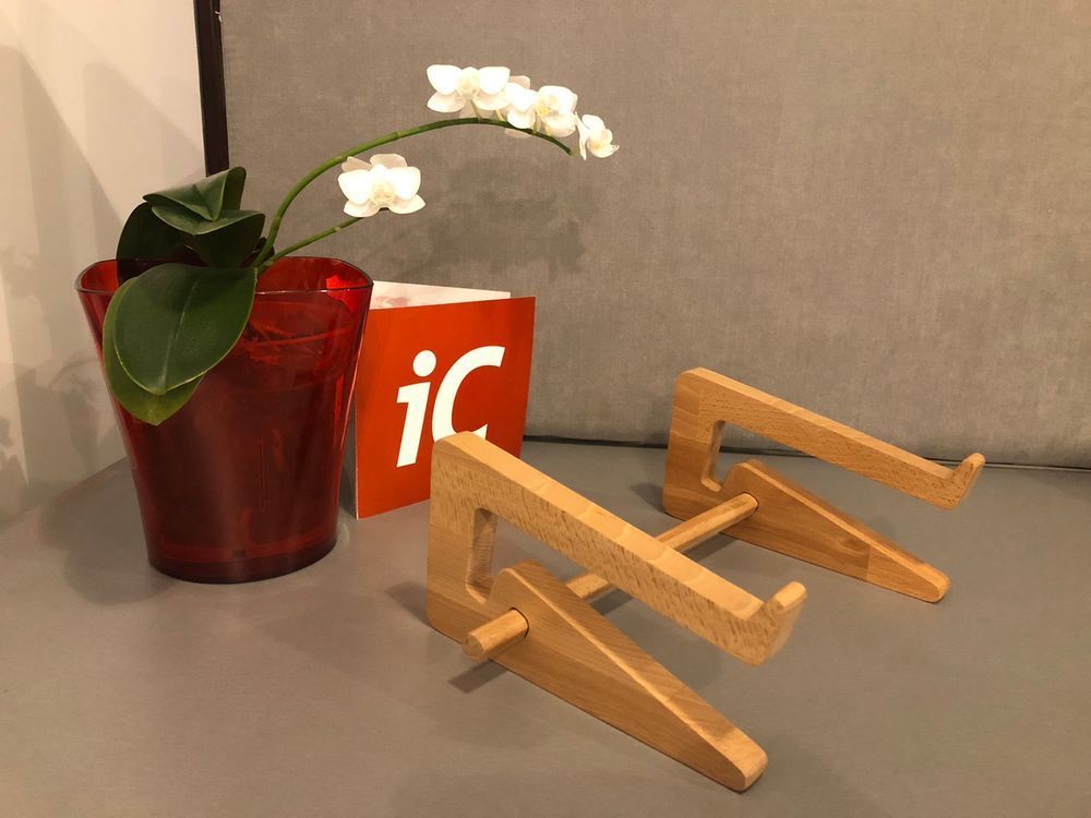 Підставка під ноутбук з ніжками Дуб 11200-woodluck фото Підставка під ноутбук з ніжками Дуб 11200-woodluck фото