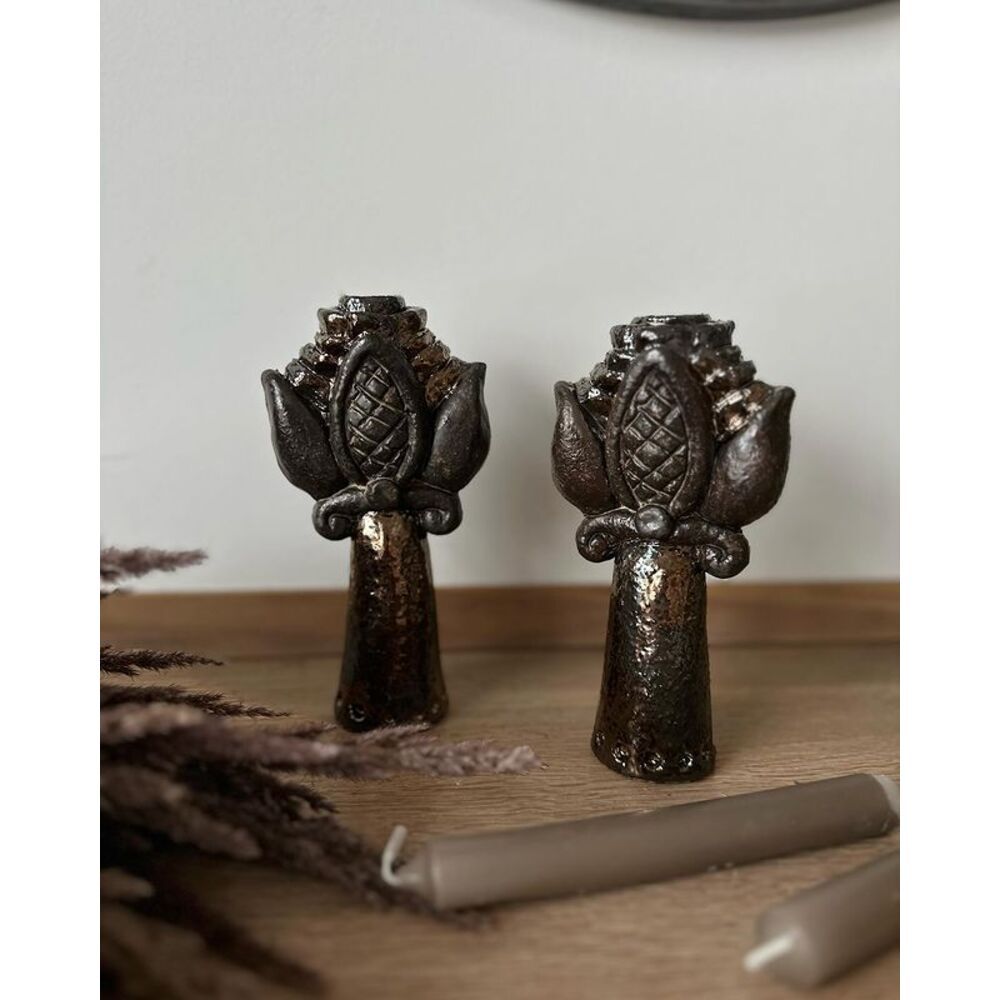A pair of ceramic candle holders with authentic flowers, 20 cm tall, in dark brown color 19106-yekeramika photo