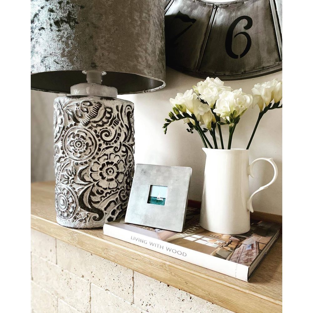 Ceramic table lamp on a cylindrical base with a velvet silver shade 11385-yekeramika photo