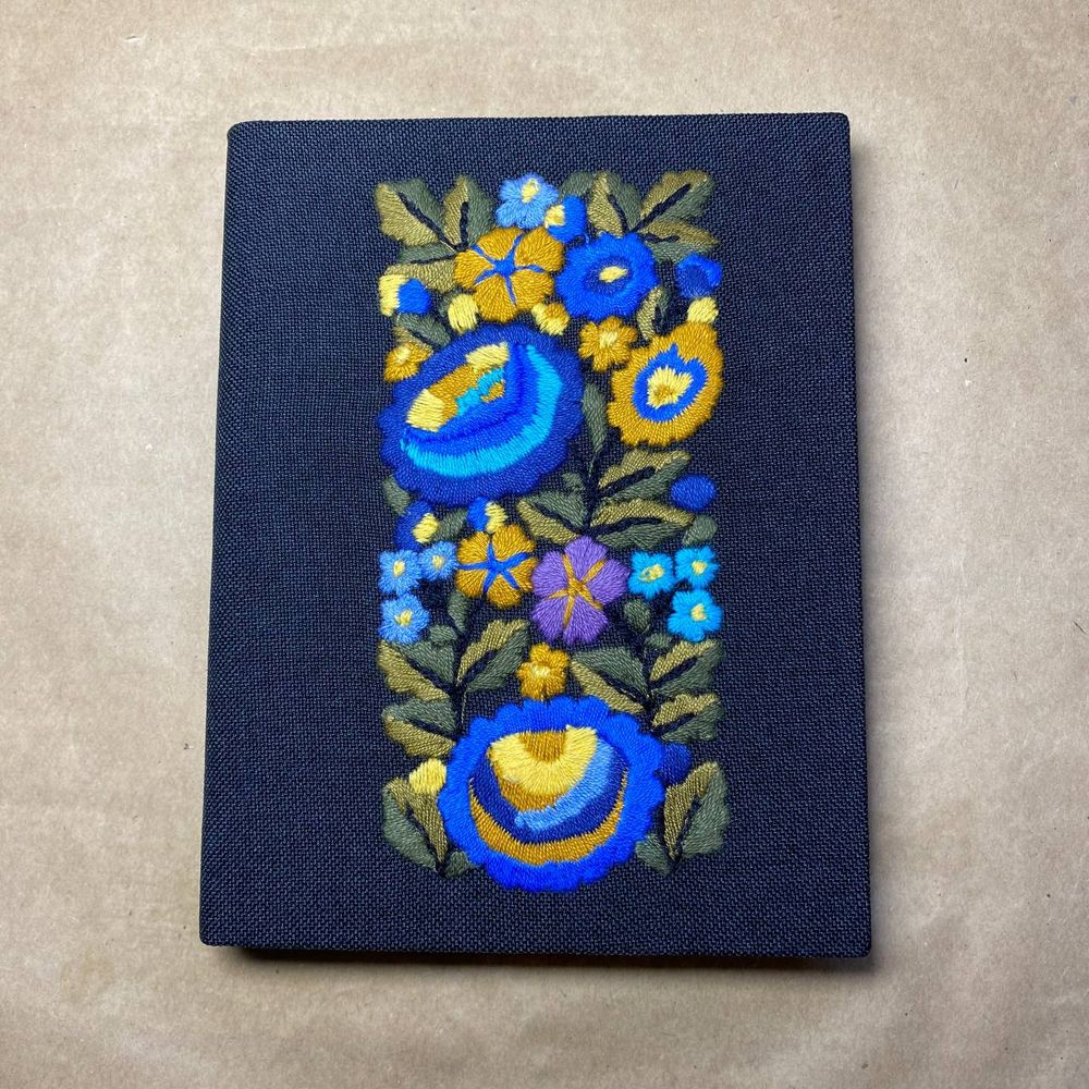 Notebook with embroidery black "Yellow-blue flowers", sheets with dotted markings, 19.5x15cm, 100 sheets 20301-yach photo