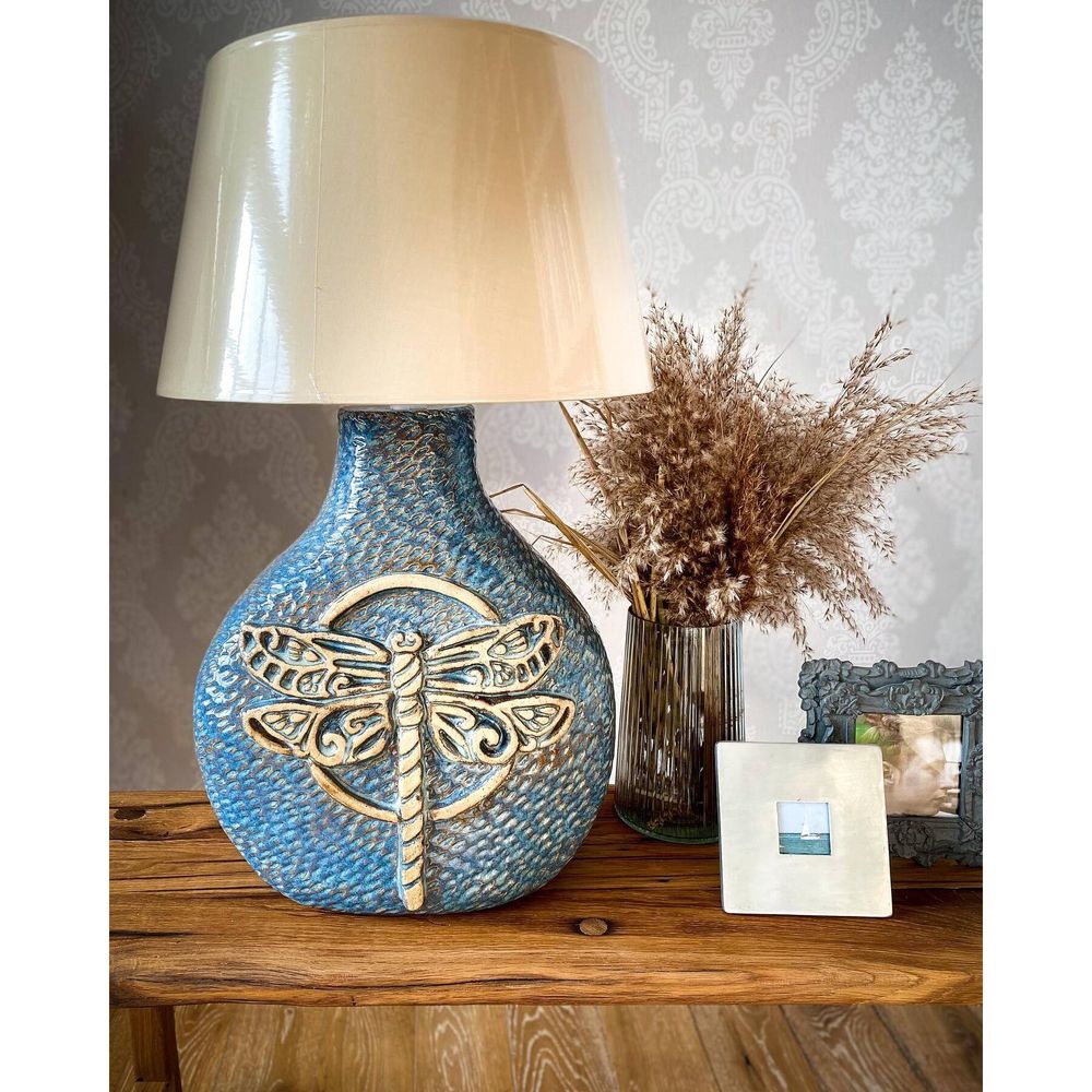 Ceramic table lamp with a butterfly on an oval grayish-blue base 11387-yekeramika photo