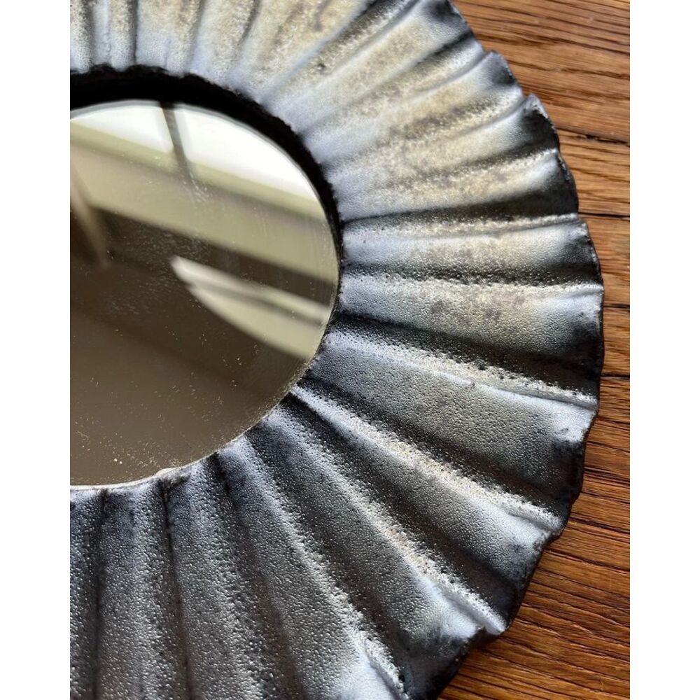 Дзеркало керамічне кругле підвісне, сірого кольору з рельєфом у вигляді хвиль, Діаметр 25 см 11891-yekeramika фото