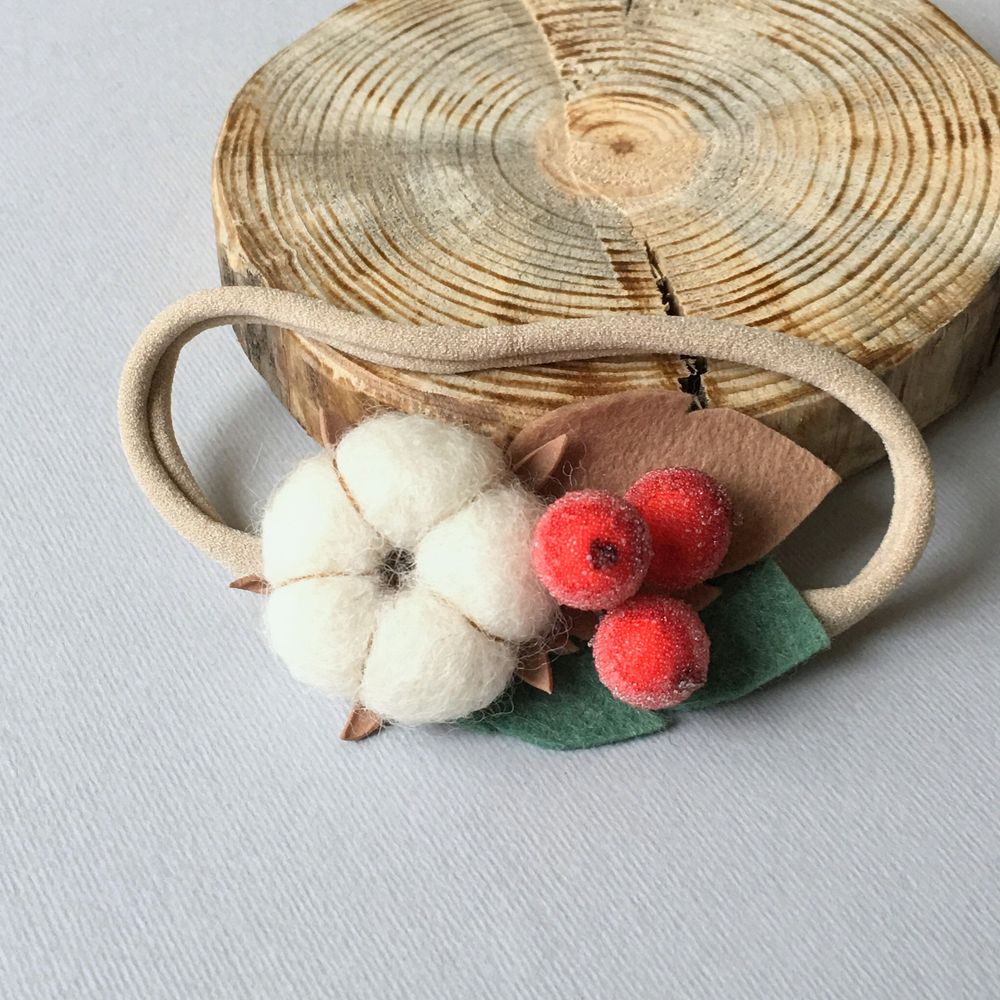 Scrunchy "Composition with cotton", decor With red berries 11337-withredberries-mimiami photo