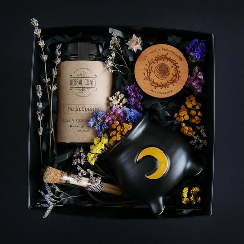 Set "Vechornytsia" M (tea, ceramic mug, scented candle "Wild Green", postcard) Herbalcraft Herbalcraft 14274-herbalcraft photo