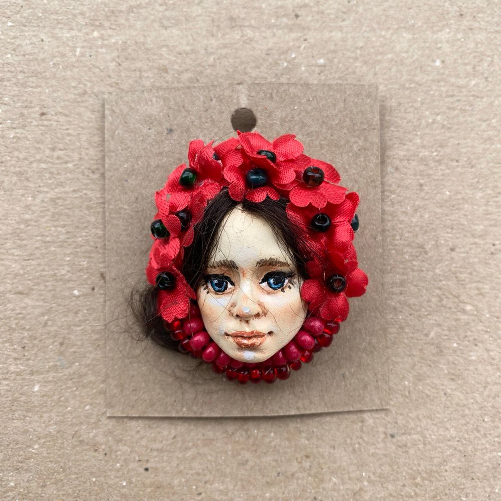 Patriotic brooch ′Ukrainka′, size 5 cm 12772-zoiashyshkovska photo