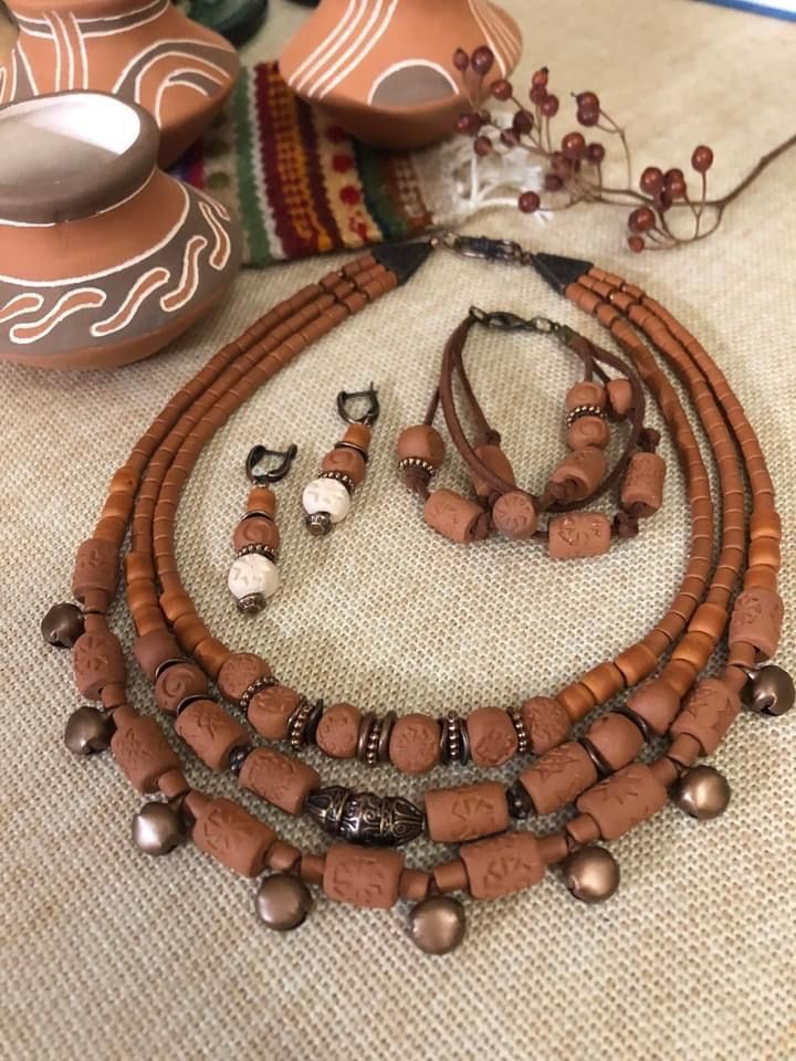 Set "Ceramics with rustles" (necklace, bracelet and earrings) 12691-korali photo