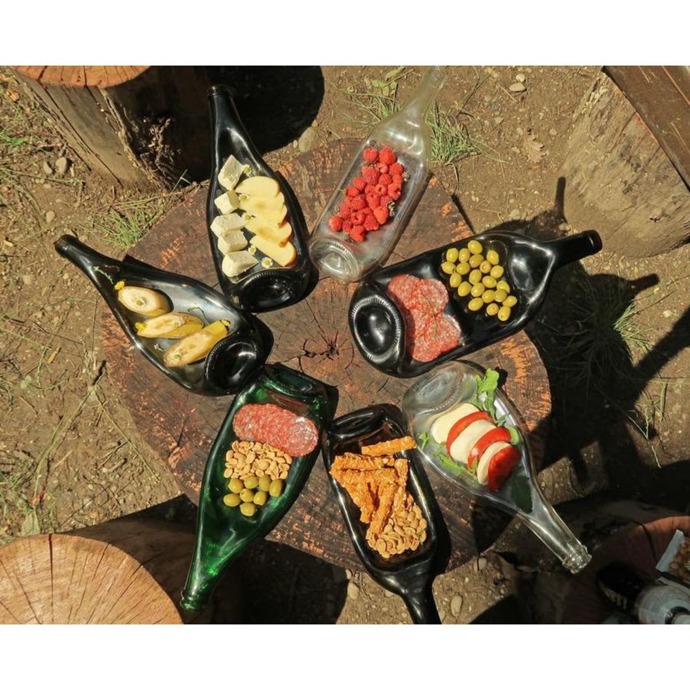 Wine bottle plate for olives, cheese, cold meats, delicious food and fruit Champagne Green Lay Bottle 17264-lay-bottle photo